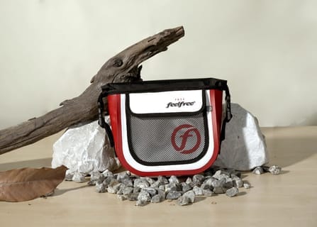 กระเป๋าสะพายกันน้ำ FEELFREE JAZZ 23 สี WHITE / RED_1